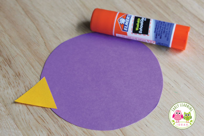 Use an empty yogurt container as  a template for the birds head for this bird themed activity.