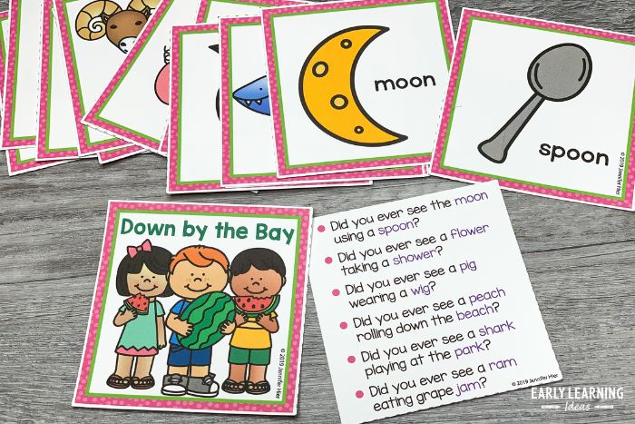 rhyming game for preschoolers with picture cards...an activity to build phonological awareness skills.