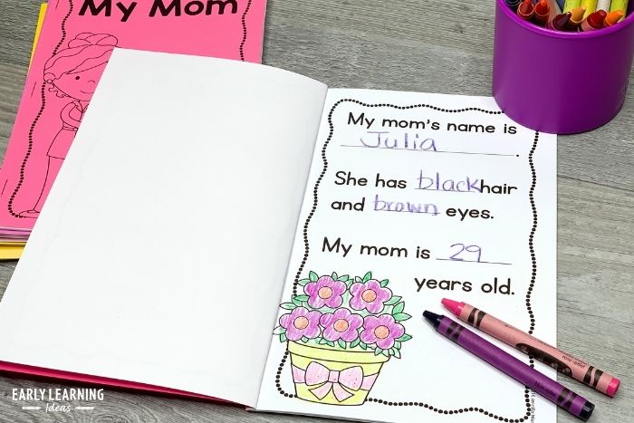 It's easy to help kids make a special mothers day book for their mom.  The  printable preschool mothers day gift is simple and easy to make.