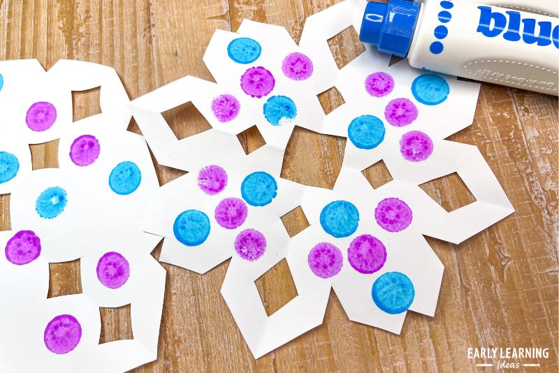 easy winter snow craft for preschoolers - paper snowflake with bingo markers