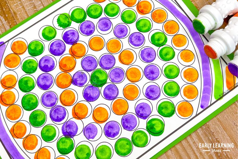 concentric circle dot marker painting - dot art activity